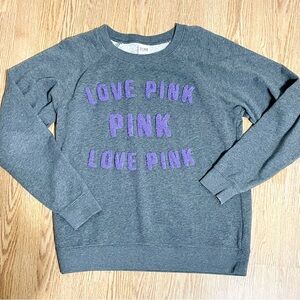 VS PINK Crew COLLEGIATE PUFFY WORD LOVE PINK vintage 2013 size medium
